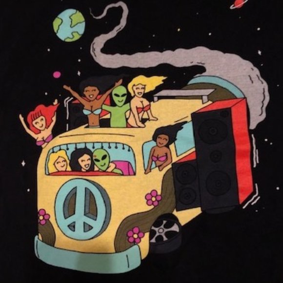 Partying alien Graphic T-shirt - Picture 5 of 5